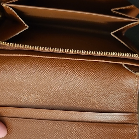 Louis Vuitton short wallet - Picture 3 of 8